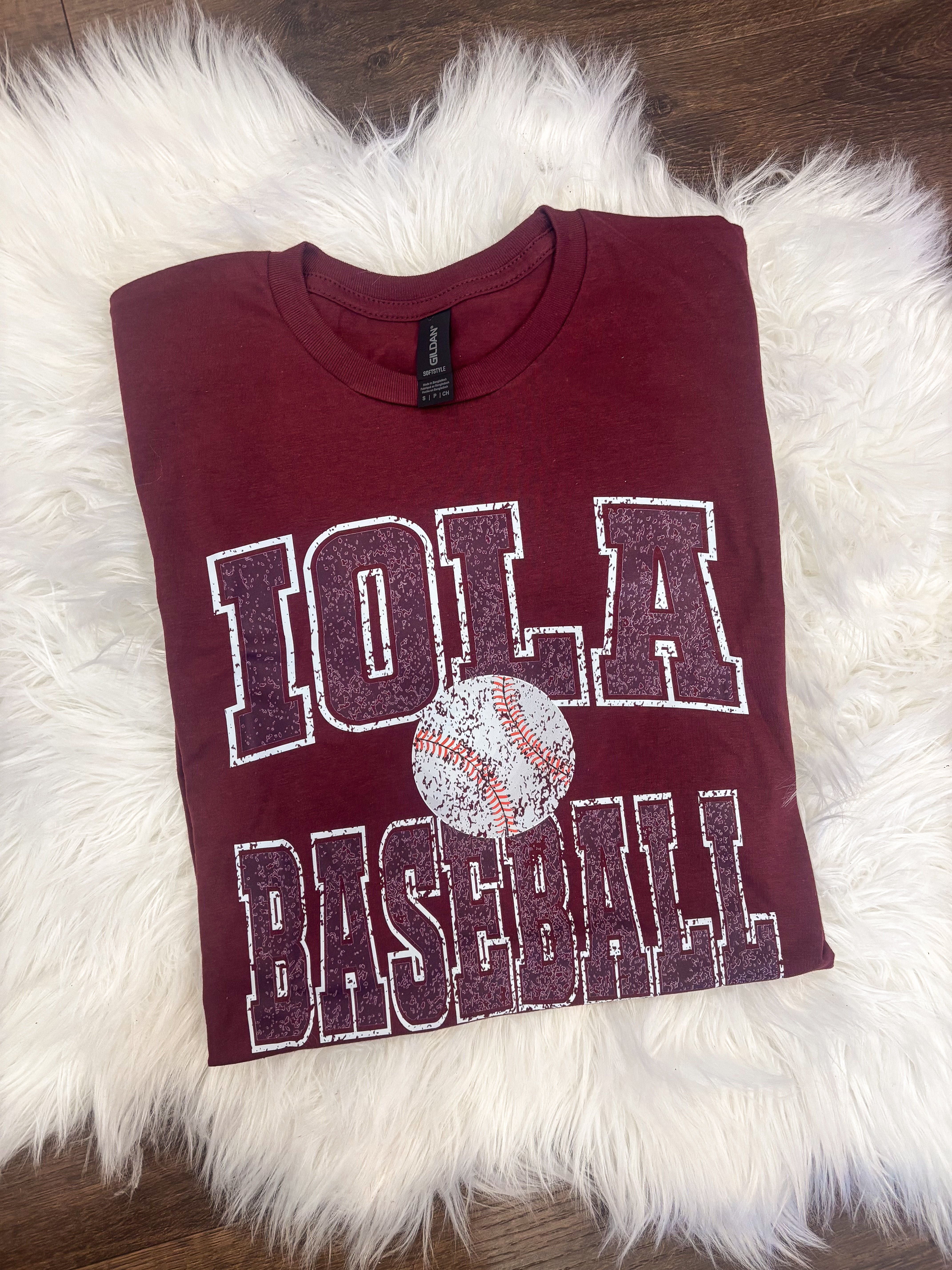 Retro Iola Baseball Tee
