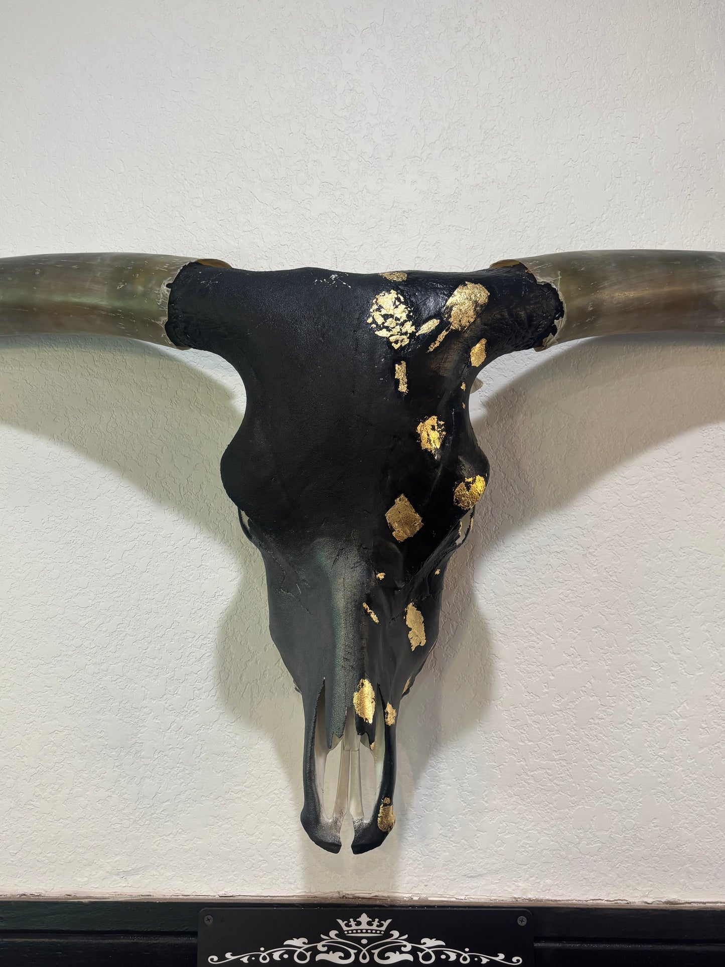 Golden Outlaw – 72” Longhorn Statement Skull