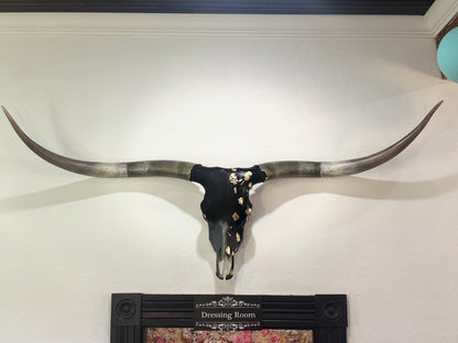 Golden Outlaw – 72” Longhorn Statement Skull